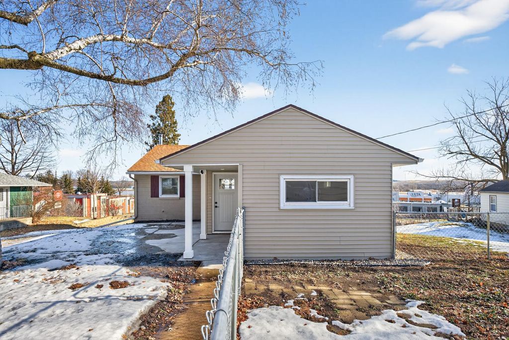 Photo of 2206 1st Avenue SW, Rochester, MN 55902 (MLS # 7014473)