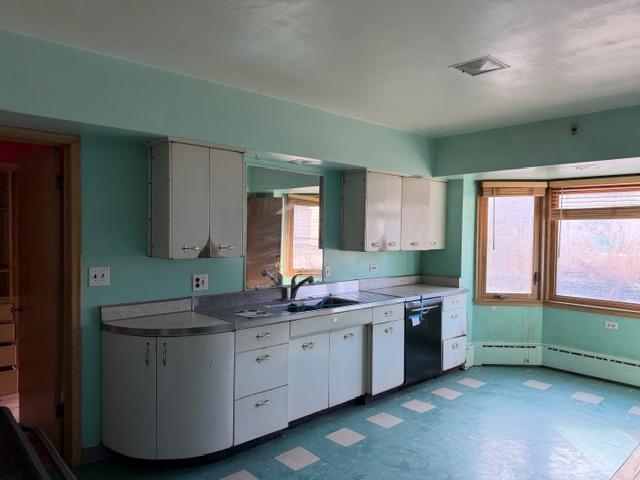 1030 Hyacinth Avenue E