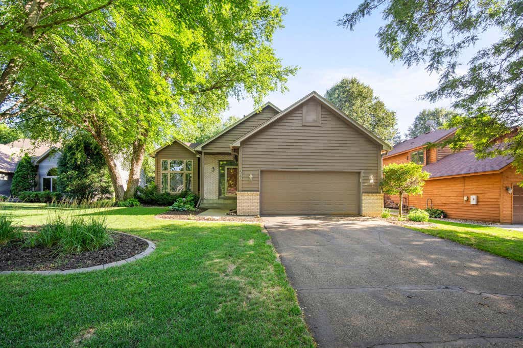 Photo of 960 Wildflower Court, Eagan, MN 55123 (MLS # 7111393)