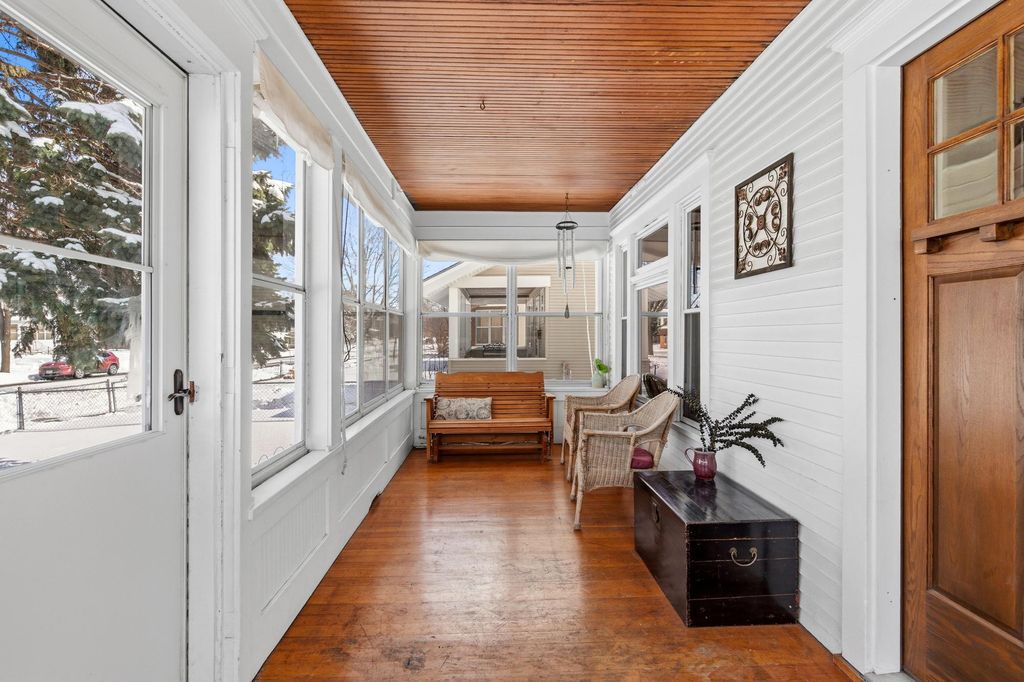 Photo of 1360 Hewitt Avenue, Saint Paul, MN 55104 (MLS # 7036444)