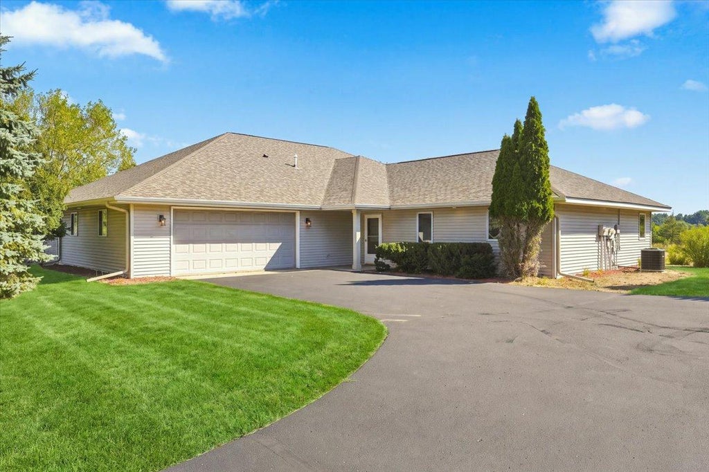 Photo of 919 Waxon Lane, Hudson, WI 54016 (MLS # 7136857)