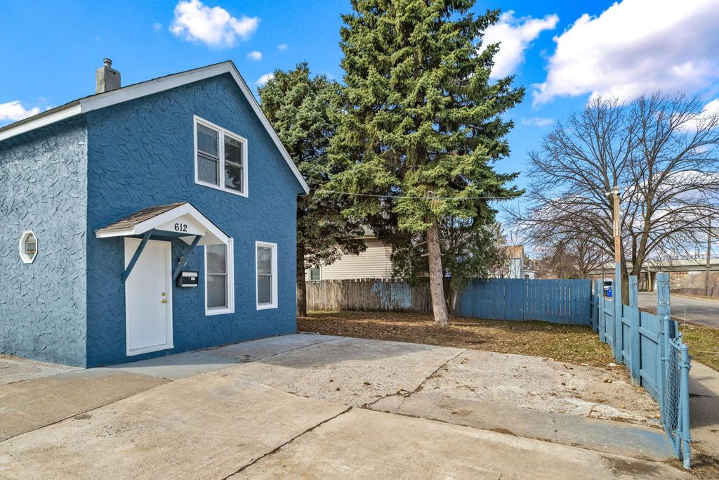 Photo of 612 Bush Avenue, Saint Paul, MN 55130 (MLS # 7048906)