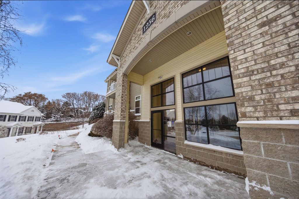 Photo of 1256 County Road D E #104, Maplewood, MN 55109 (MLS # 6820313)