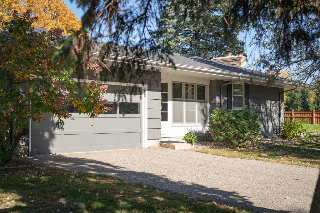 Photo of 625 Rosswood Lane, Wayzata, MN 55391 (MLS # 7157718)