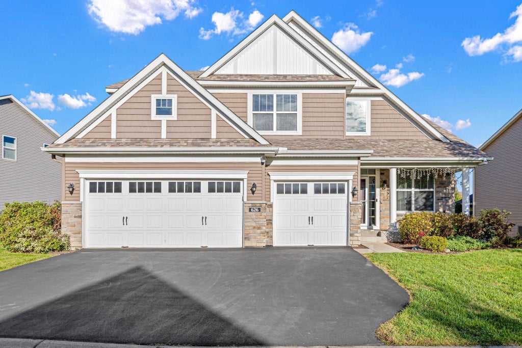 Photo of 626 Eastgate Parkway, Mahtomedi, MN 55115 (MLS # 7151000)