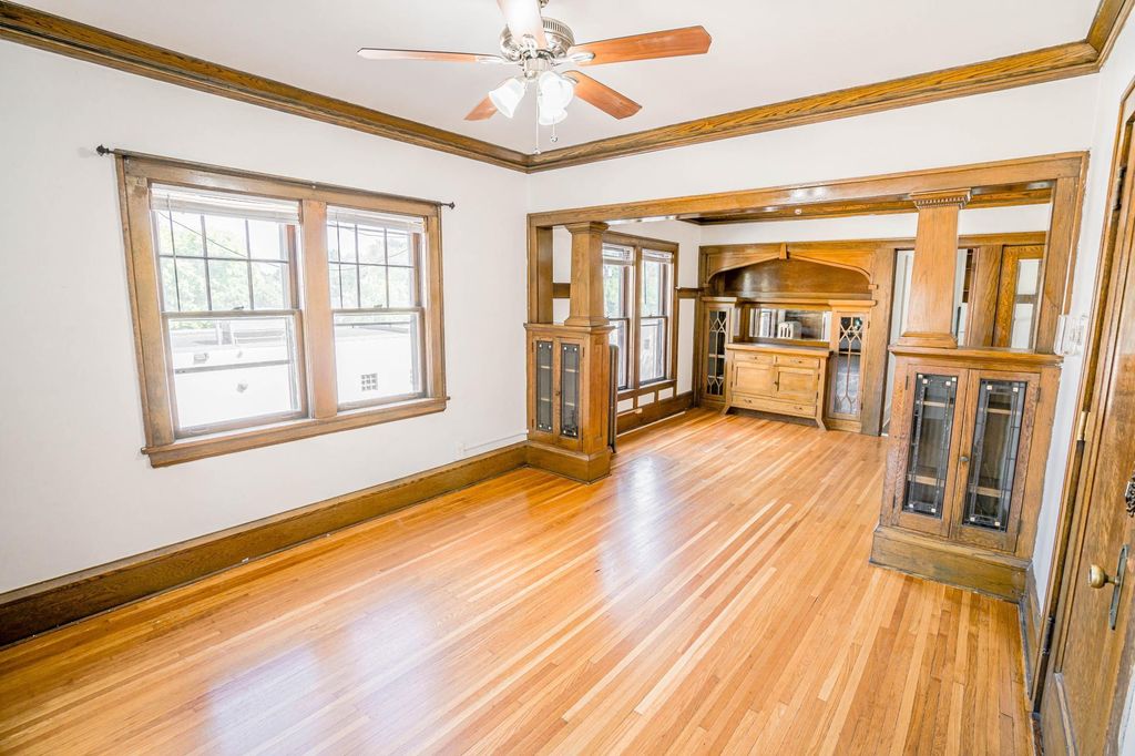 Photo of 990 Grand Avenue, Saint Paul, MN 55105 (MLS # 7005693)