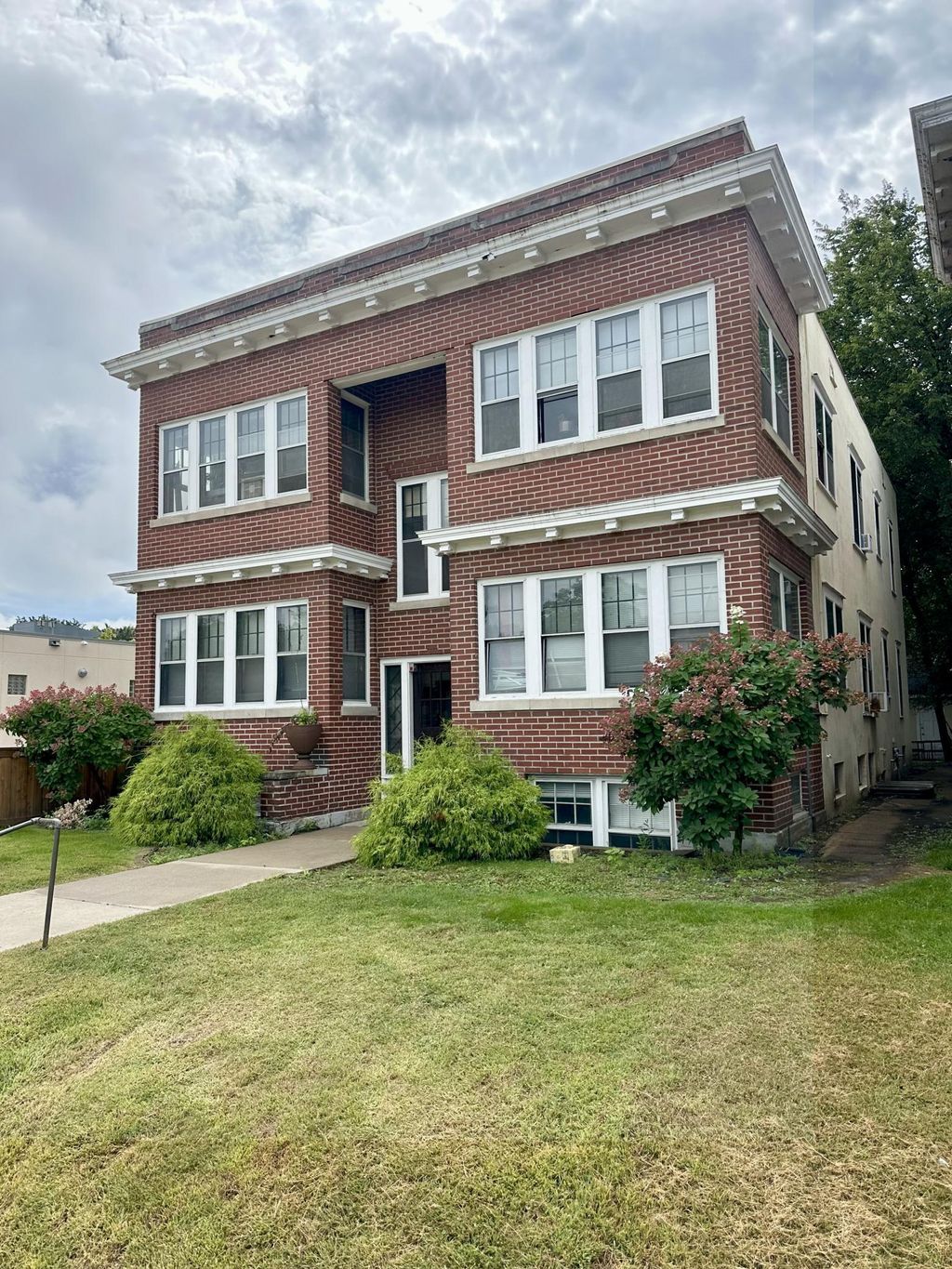 Photo of 990 Grand Avenue, Saint Paul, MN 55105 (MLS # 7005693)