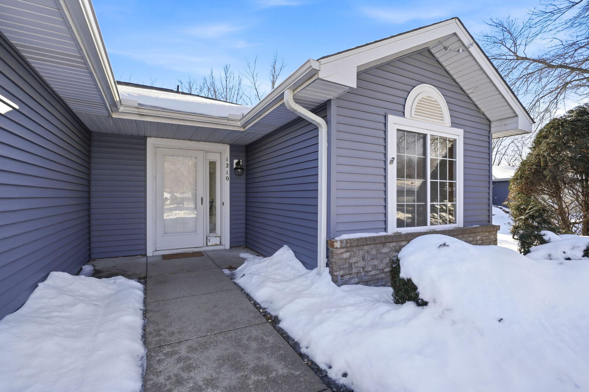 1210 Ravenswood Court