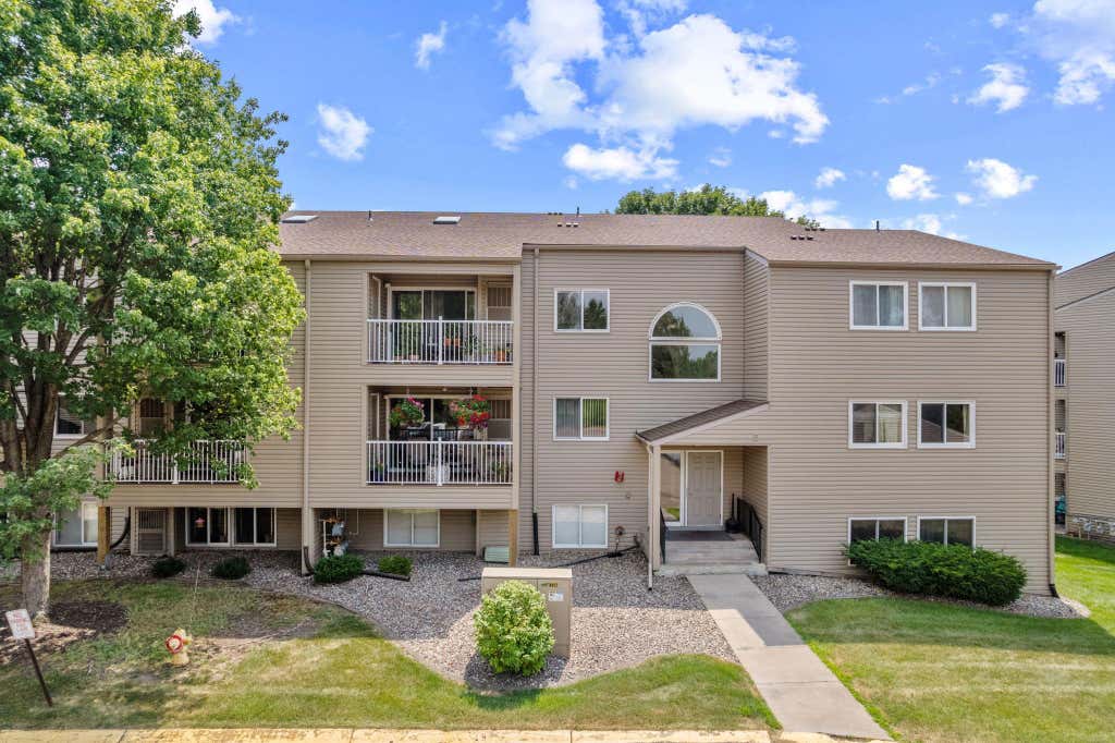 Photo of 1225 Ferndale Street N #B18, Maplewood, MN 55119 (MLS # 7118532)