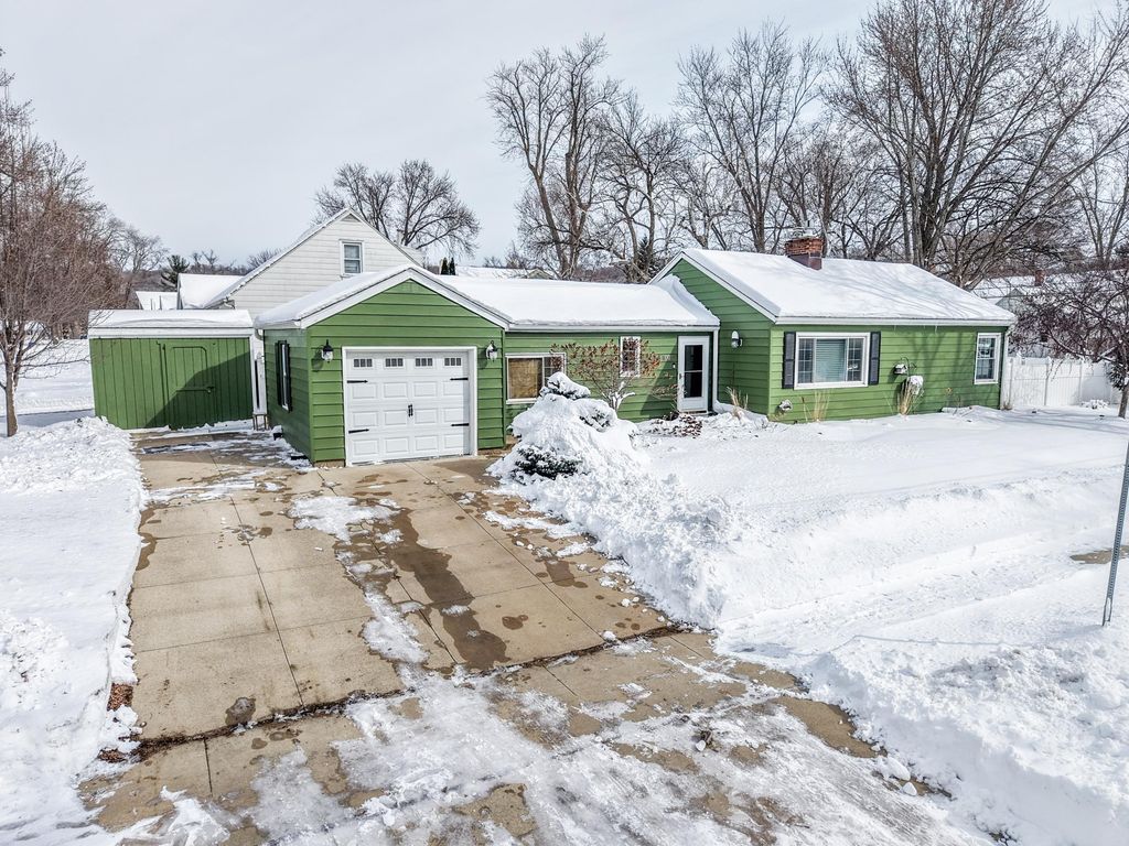 Photo of 1003 10th Street NE, Rochester, MN 55906 (MLS # 7022704)