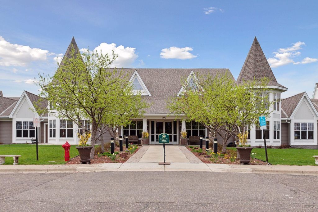 Photo of 100 Clydesdale Trail #110, Hamel, MN 55340 (MLS # 7029148)