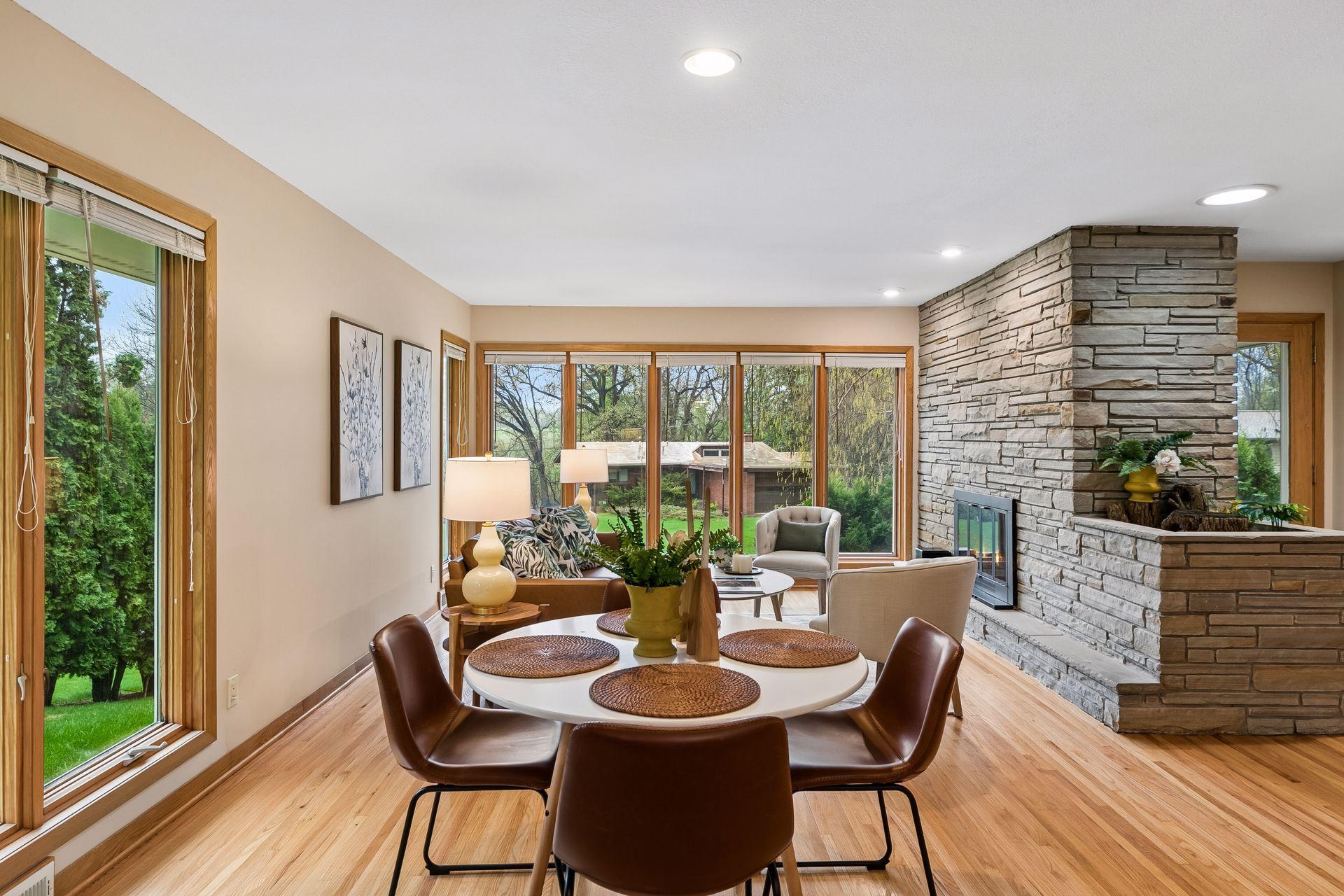 2184 Rosewood Lane N