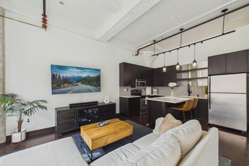 Photo of 618 Washington Ave AVE N #302, Minneapolis, MN 55401 (MLS # 7156913)