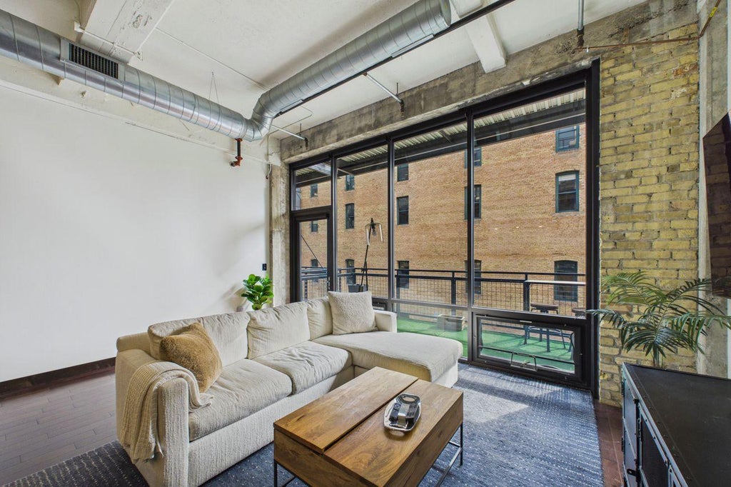 Photo of 618 Washington Ave AVE N #302, Minneapolis, MN 55401 (MLS # 7156913)