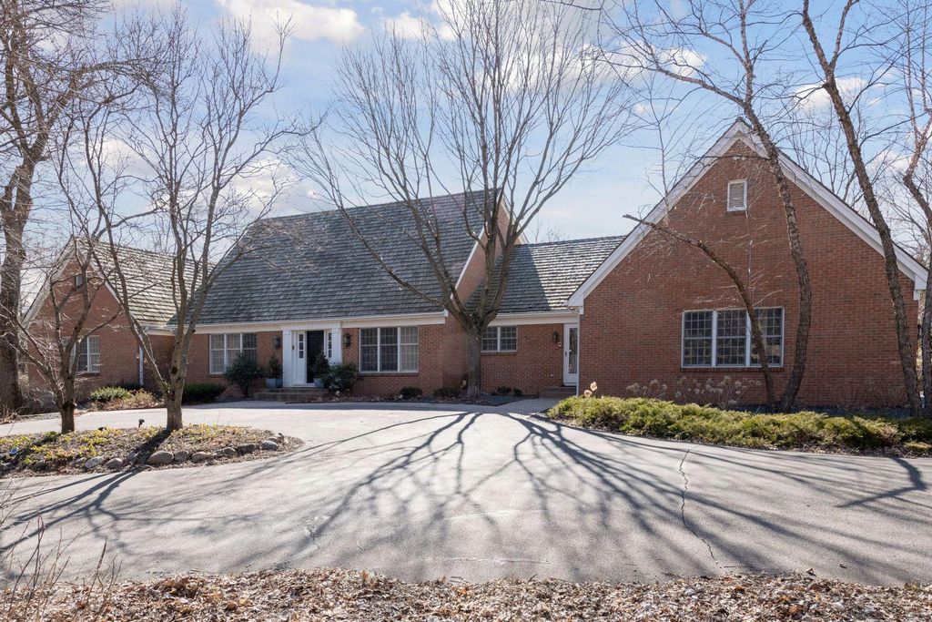 Photo of 425 Ferndale Road N, Wayzata, MN 55391 (MLS # 7057354)