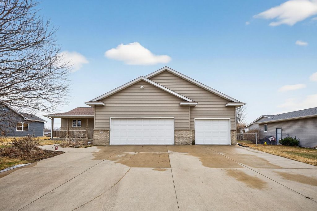 Photo of 303 9th Street NW, Dodge Center, MN 55927 (MLS # 7008060)