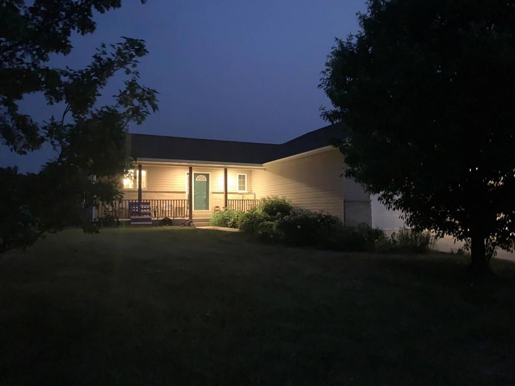 Photo of 303 9th Street NW, Dodge Center, MN 55927 (MLS # 7008060)