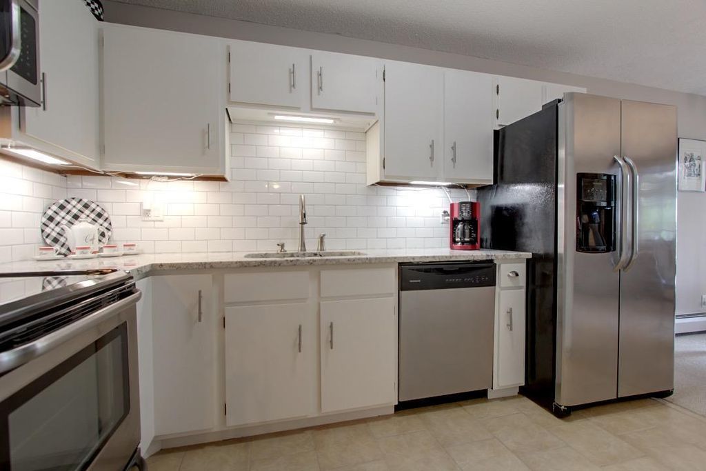 Photo of 7401 W 101st Street #121, Bloomington, MN 55438 (MLS # 7025454)