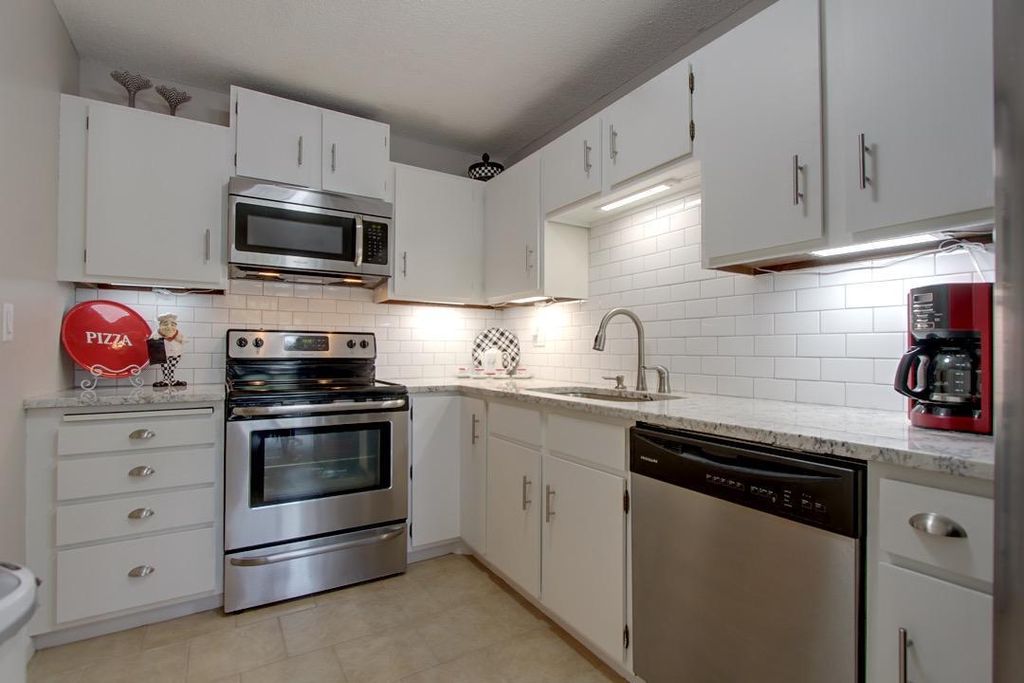 Photo of 7401 W 101st Street #121, Bloomington, MN 55438 (MLS # 7025454)