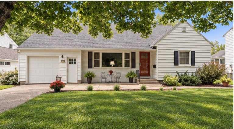 Photo of 717 Memorial Parkway SW, Rochester, MN 55902 (MLS # 7148634)