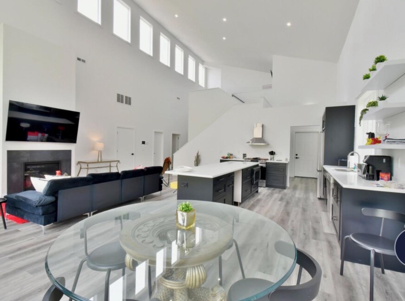 1021 Gardner Street E