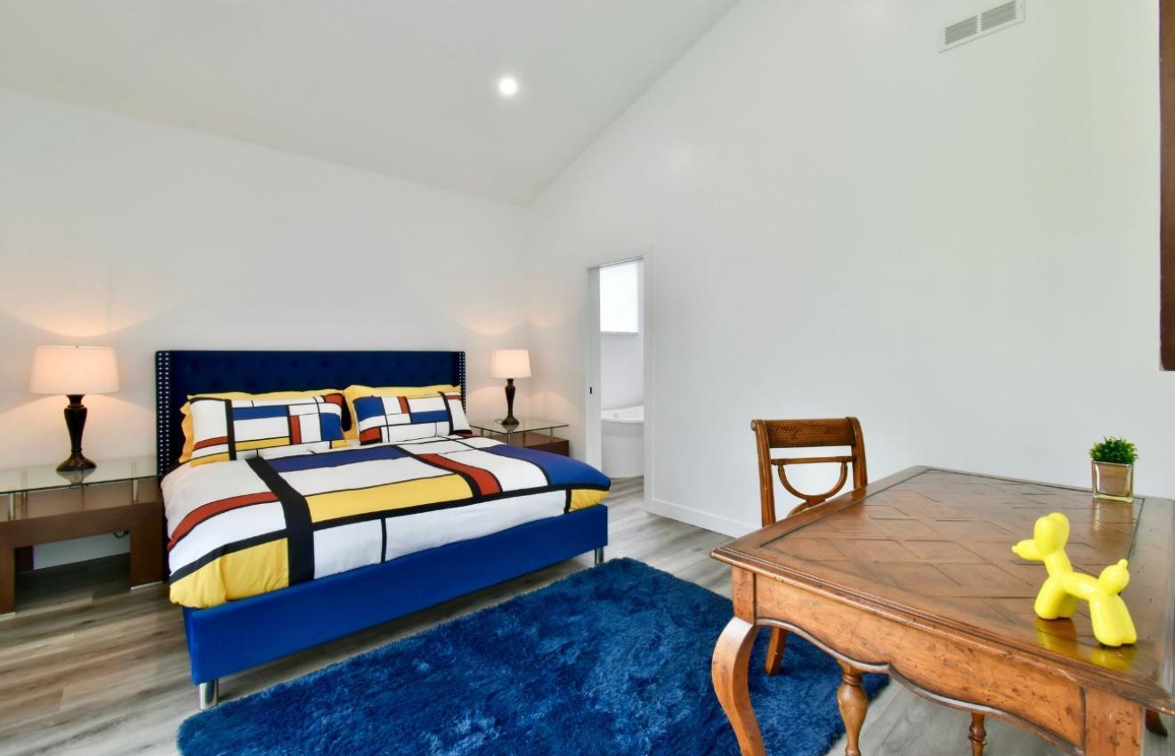 1021 Gardner Street E