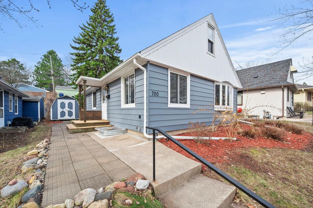 Photo of 700 Edgar Avenue, Saint Paul, MN 55117 (MLS # 7036618)