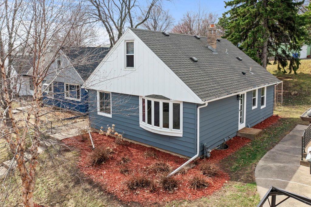 Photo of 700 Edgar Avenue, Saint Paul, MN 55117 (MLS # 7036618)