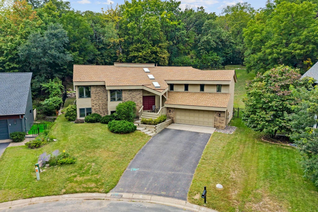 Photo of 8524 Park Knoll Circle, Bloomington, MN 55438 (MLS # 7047305)