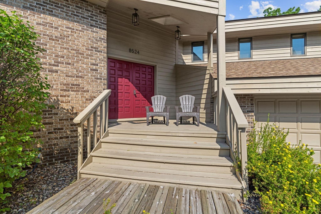 Photo of 8524 Park Knoll Circle, Bloomington, MN 55438 (MLS # 7047305)