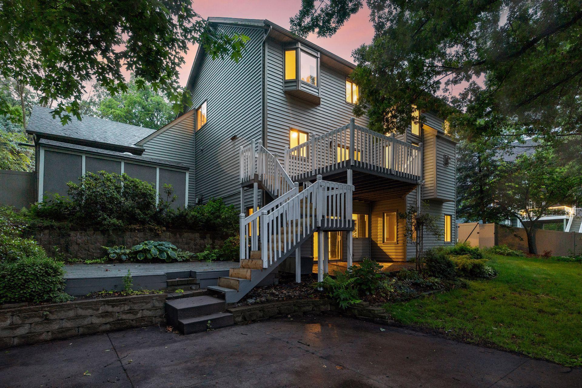 591 Warner Avenue S