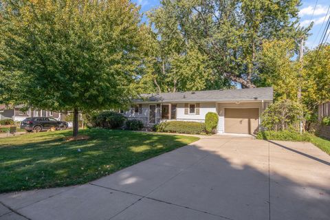 Photo of 2517 36th Avenue NE, Saint Anthony, MN 55418 (MLS # 6798796)