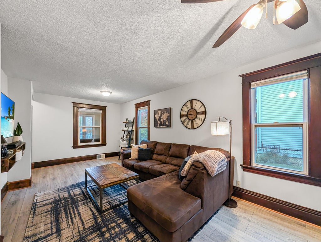 Photo of 1532 Monroe Street NE, Minneapolis, MN 55413 (MLS # 7161074)
