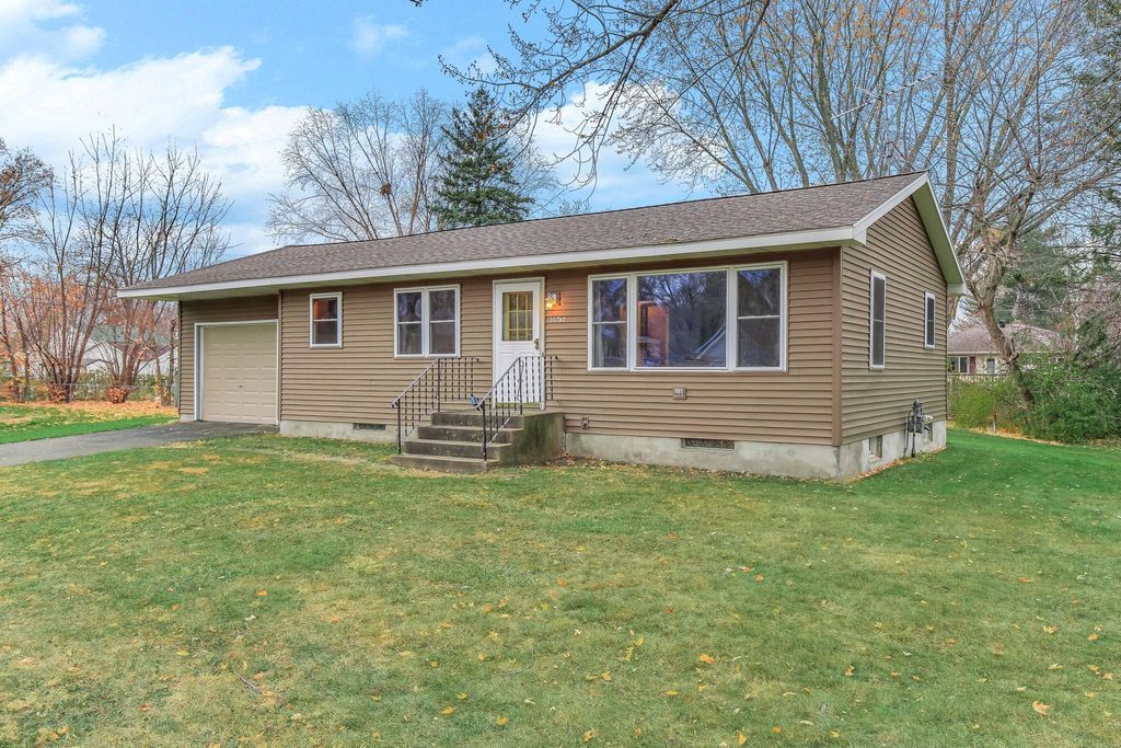 Photo of 30740 Palmer Court, Lindstrom, MN 55045 (MLS # 6817771)