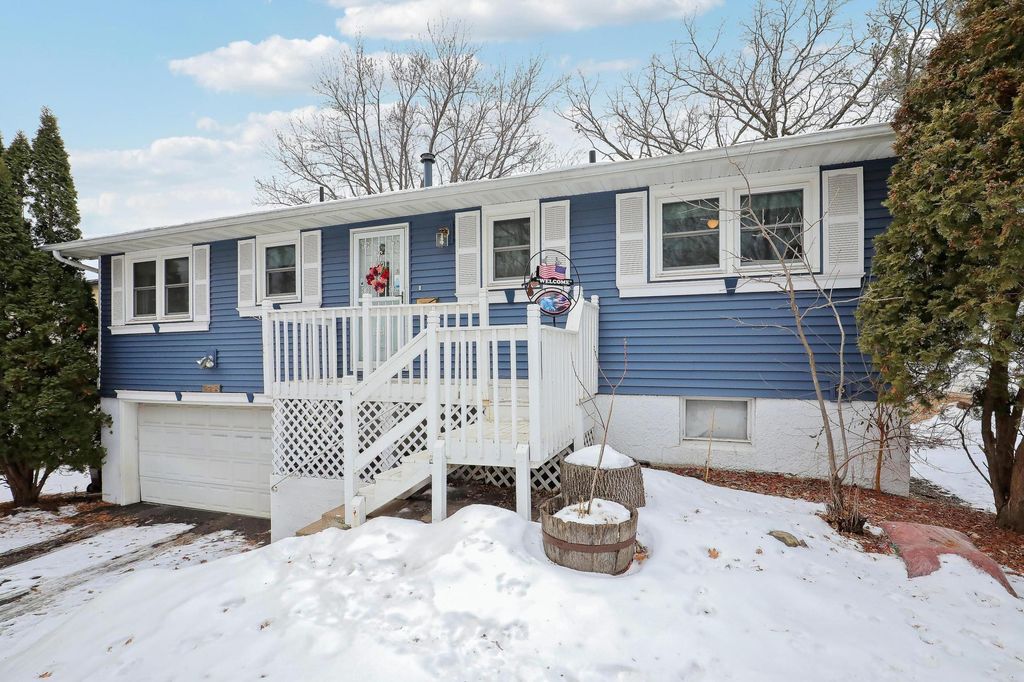 Photo of 544 3rd Avenue NW, New Brighton, MN 55112 (MLS # 6825726)