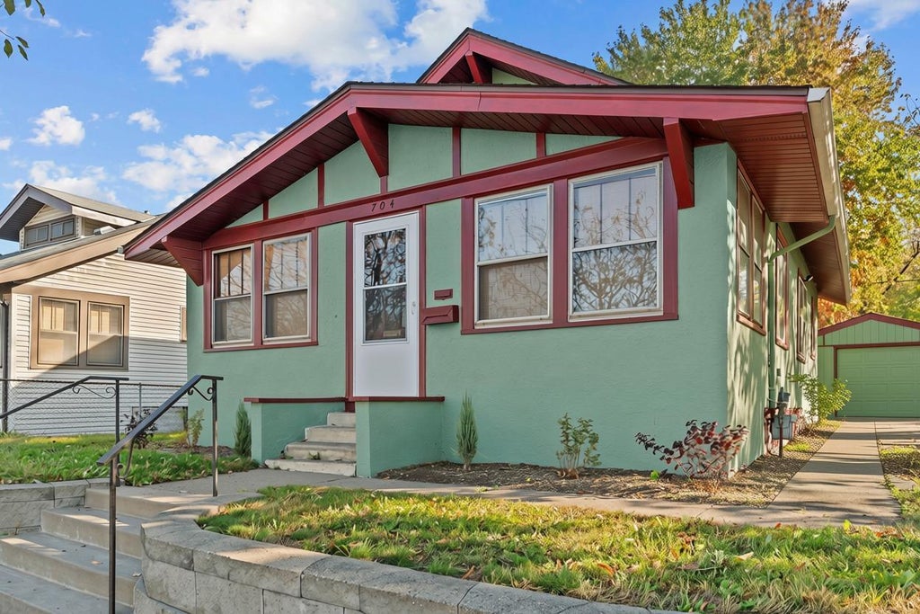 Photo of 704 White Bear Avenue N, Saint Paul, MN 55106 (MLS # 7164793)