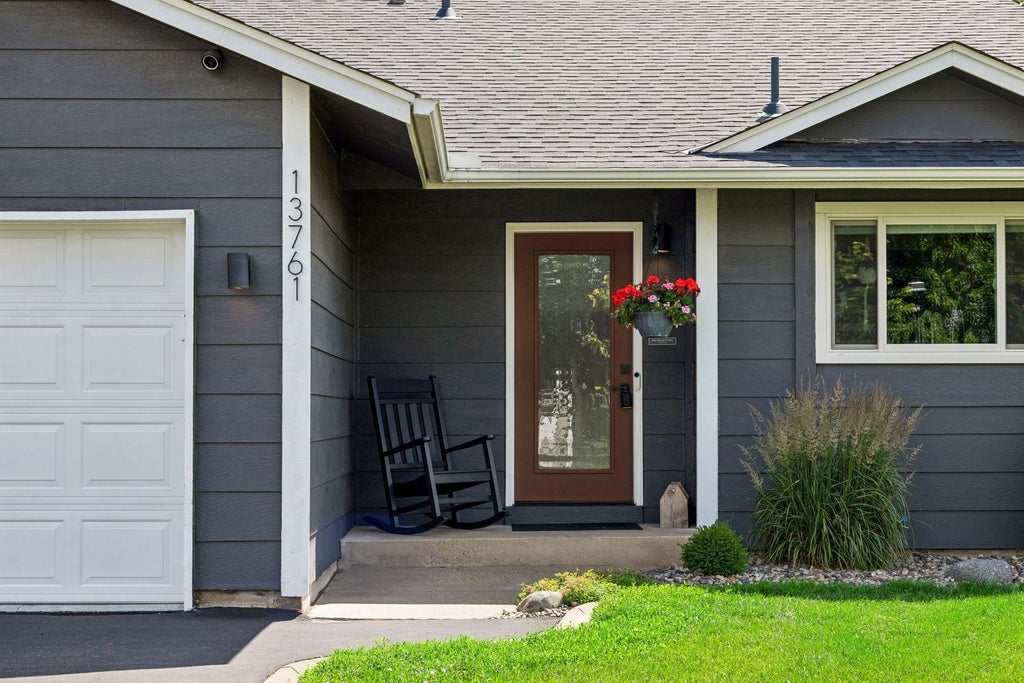 Photo of 13761 Yosemite Avenue S, Savage, MN 55378 (MLS # 7097947)