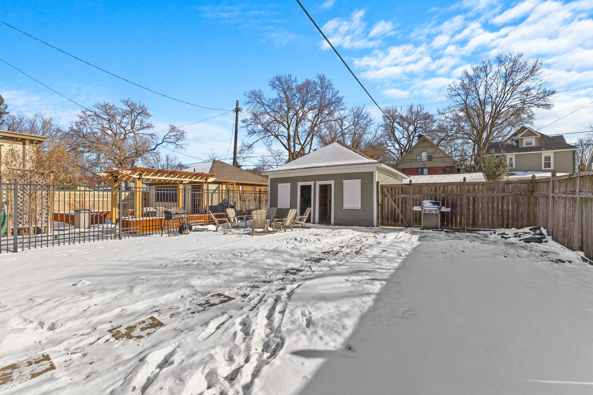 2707 Fremont Avenue S