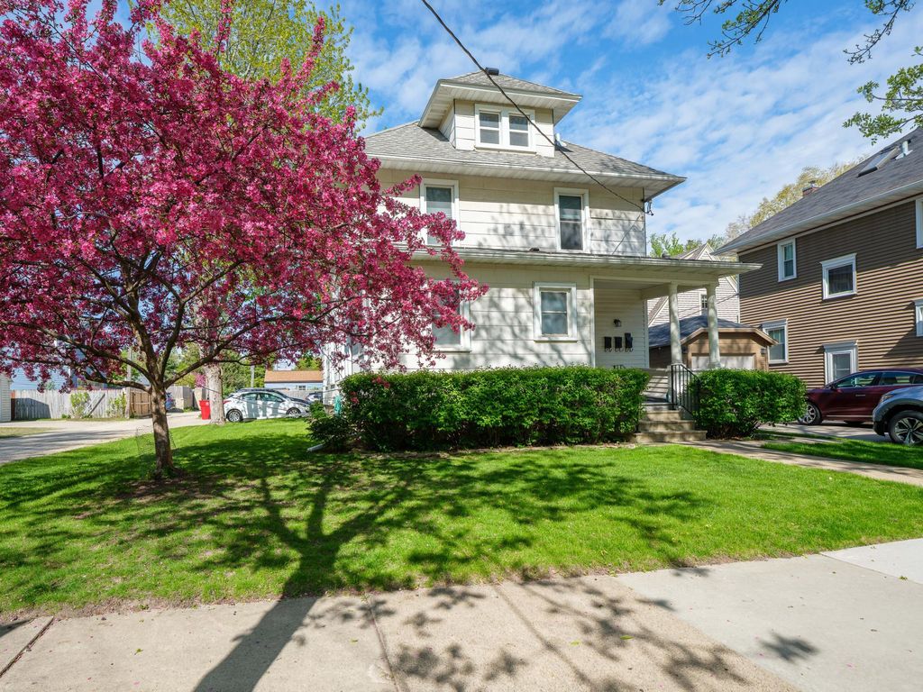 Photo of 15 12th Avenue NW, Rochester, MN 55901 (MLS # 7066664)