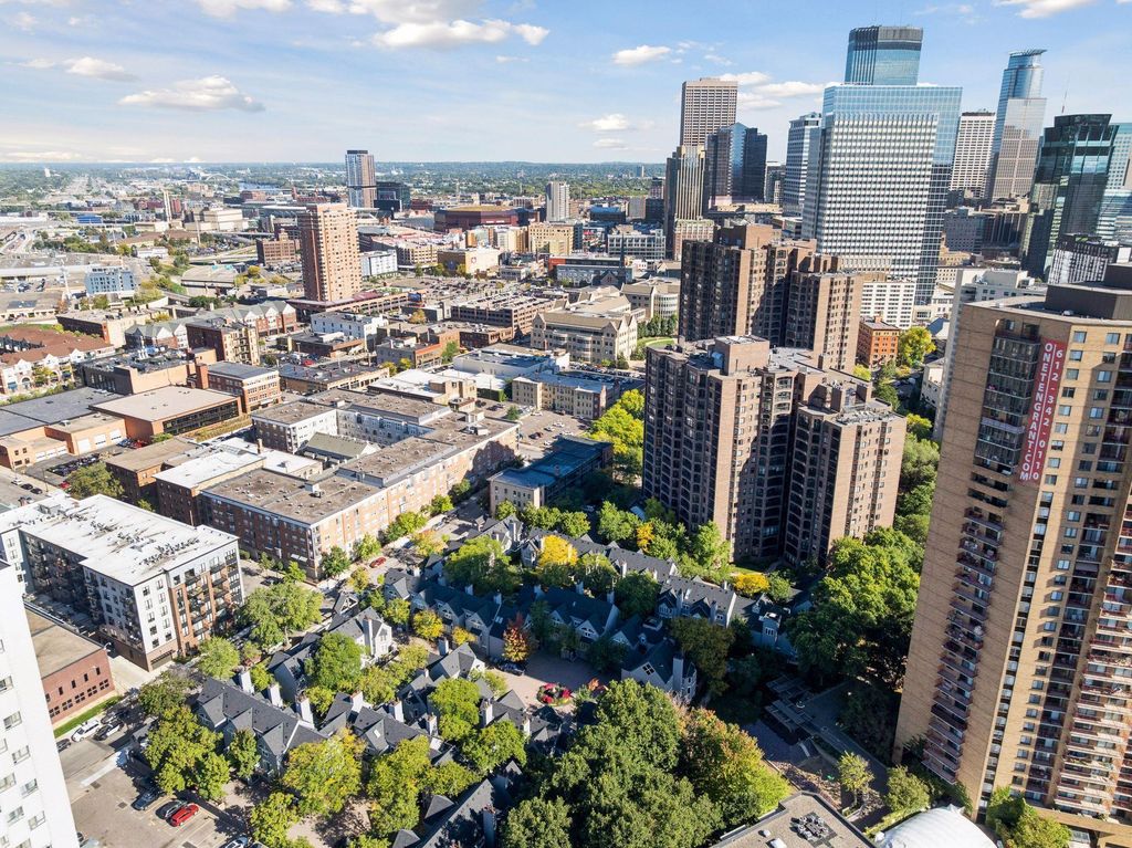 Photo of 23 Greenway Gables, Minneapolis, MN 55403 (MLS # 7016634)