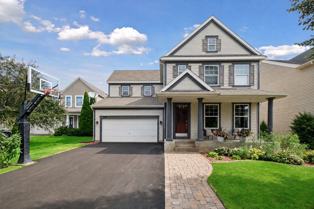 Photo of 2374 Molnau Court, Chaska, MN 55318 (MLS # 7137049)