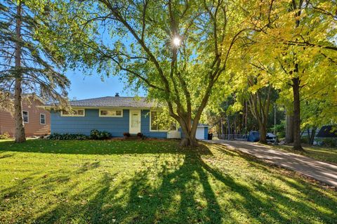 814 Sterling Street N Maplewood MN 55119