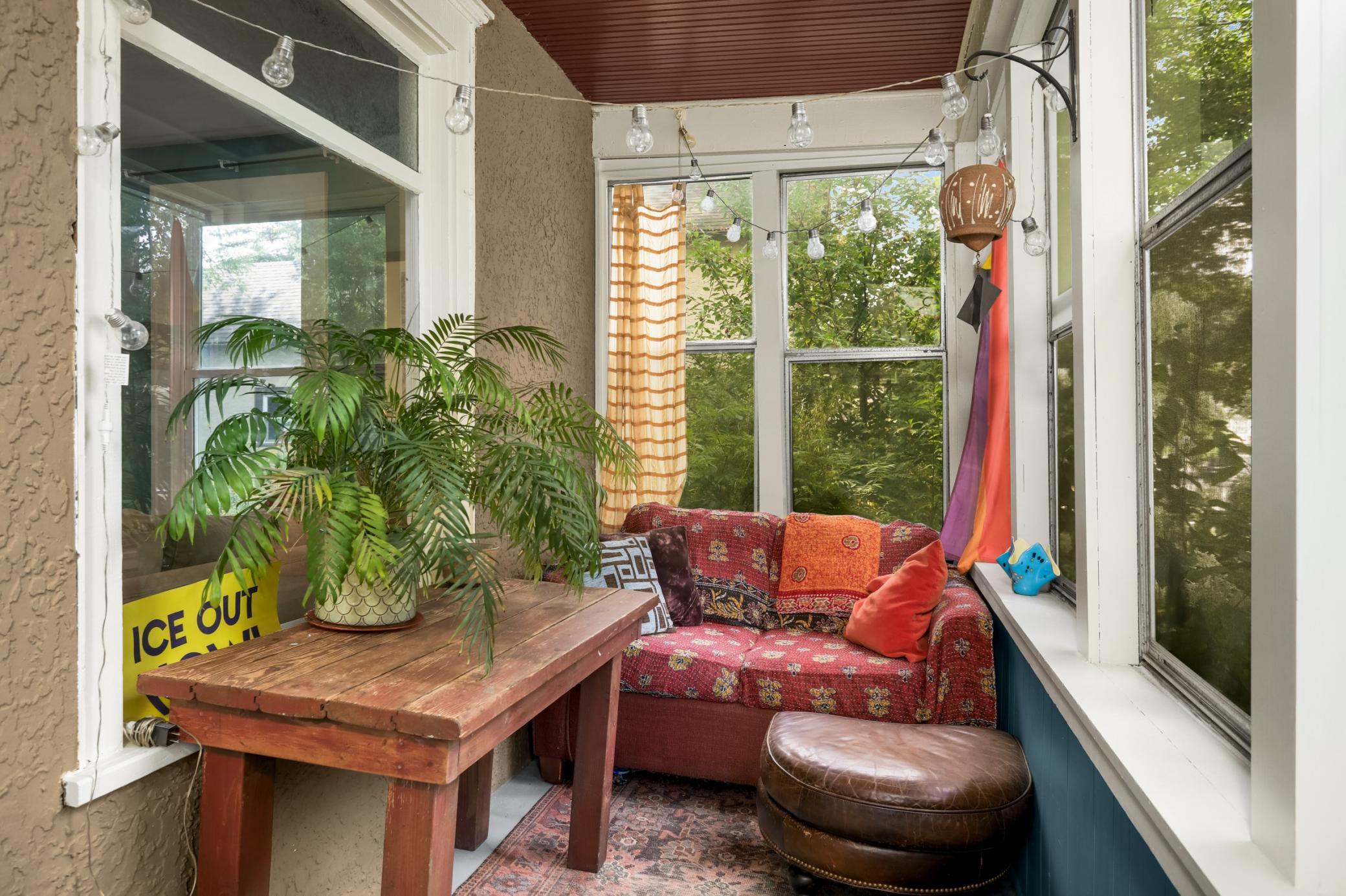 210 Sidney Street W