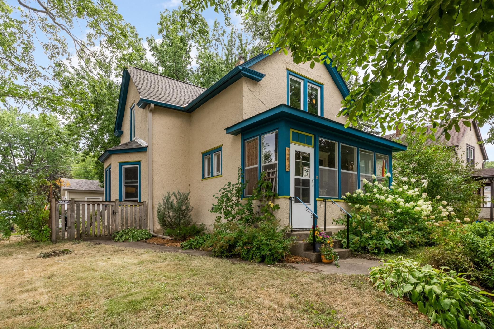 210 Sidney Street W