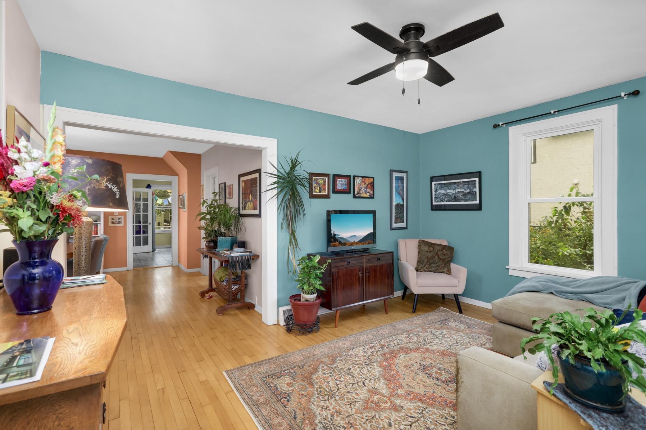 210 Sidney Street W