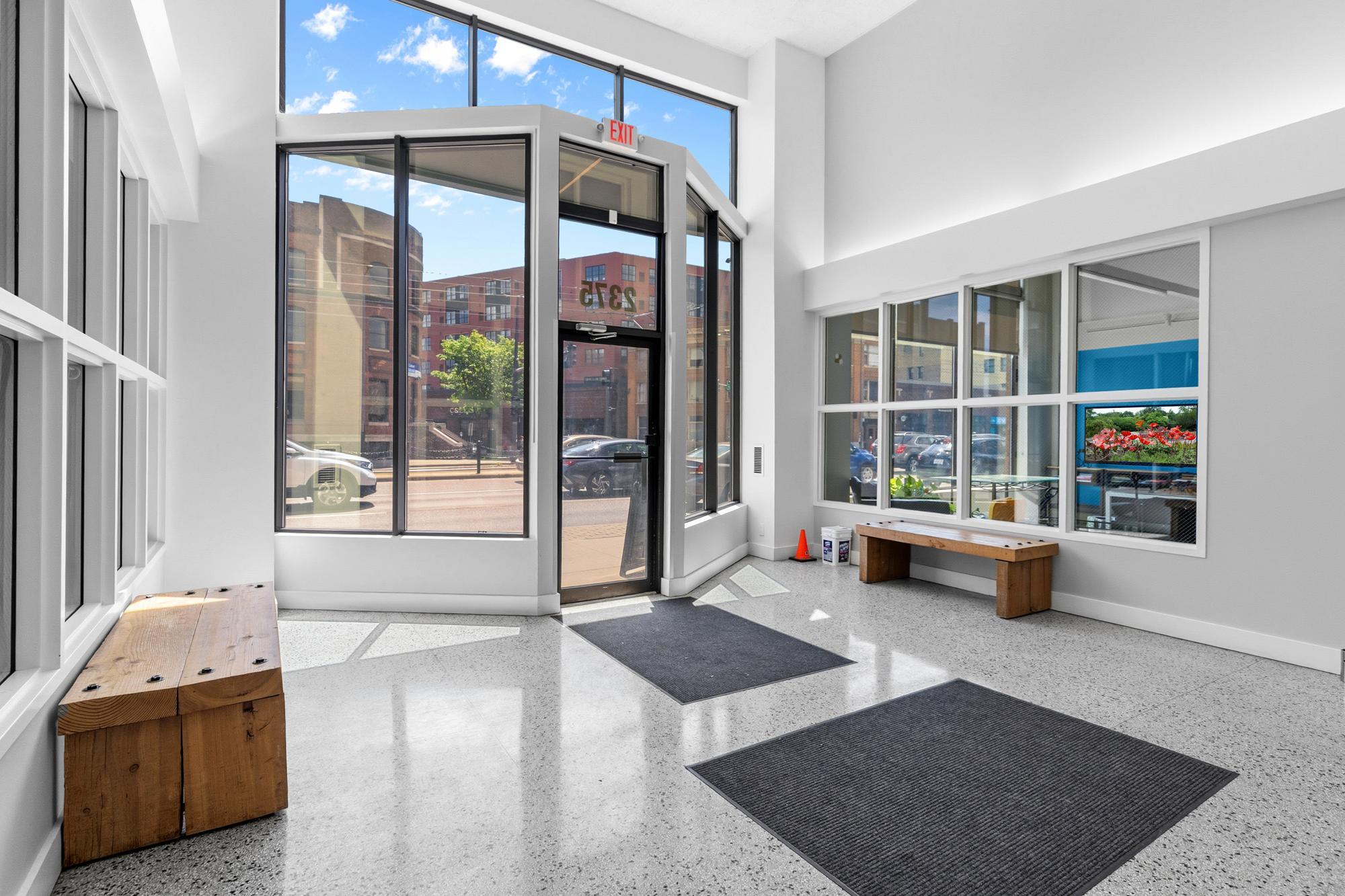 2375 University Avenue W