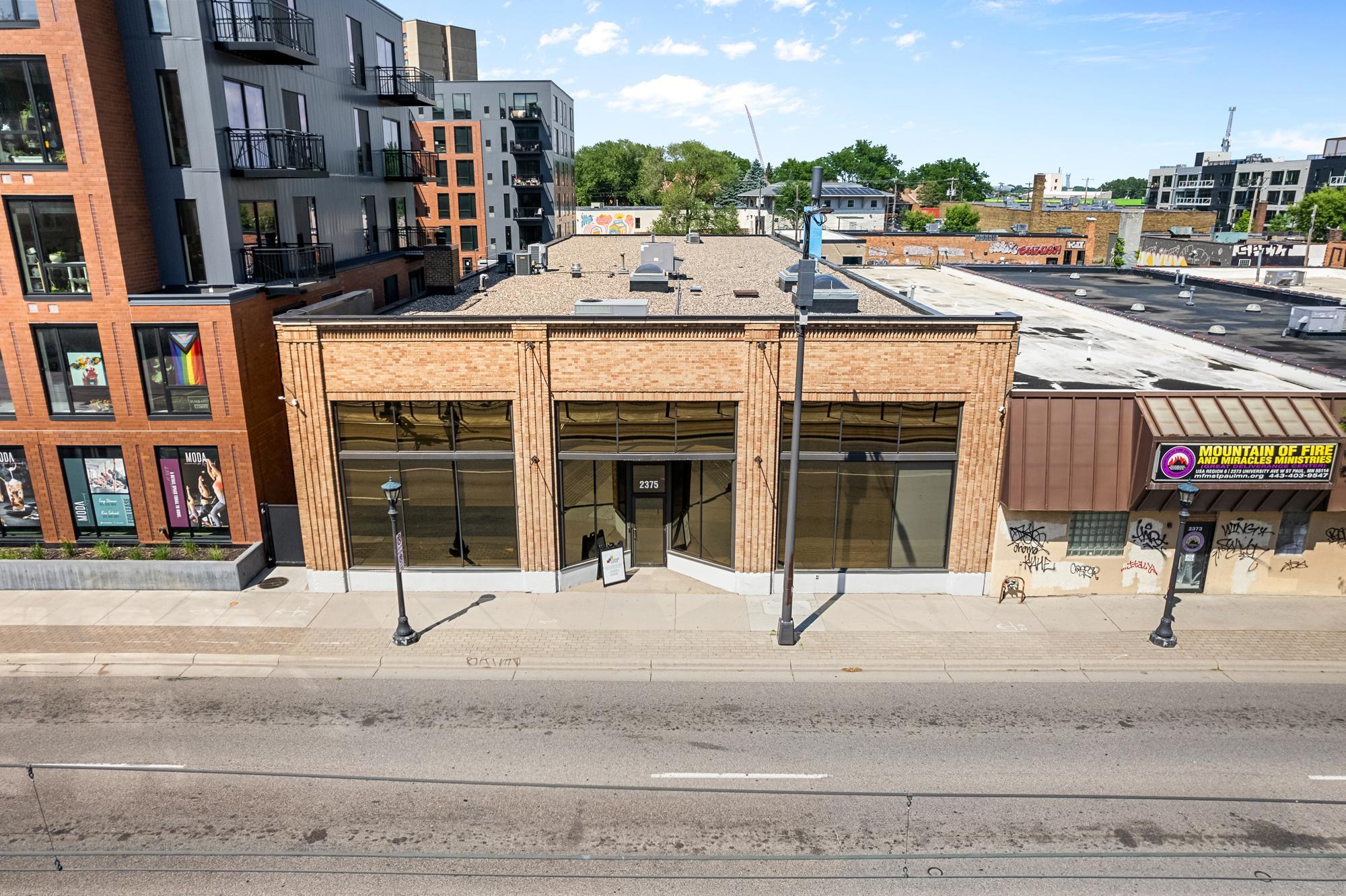 2375 University Avenue W