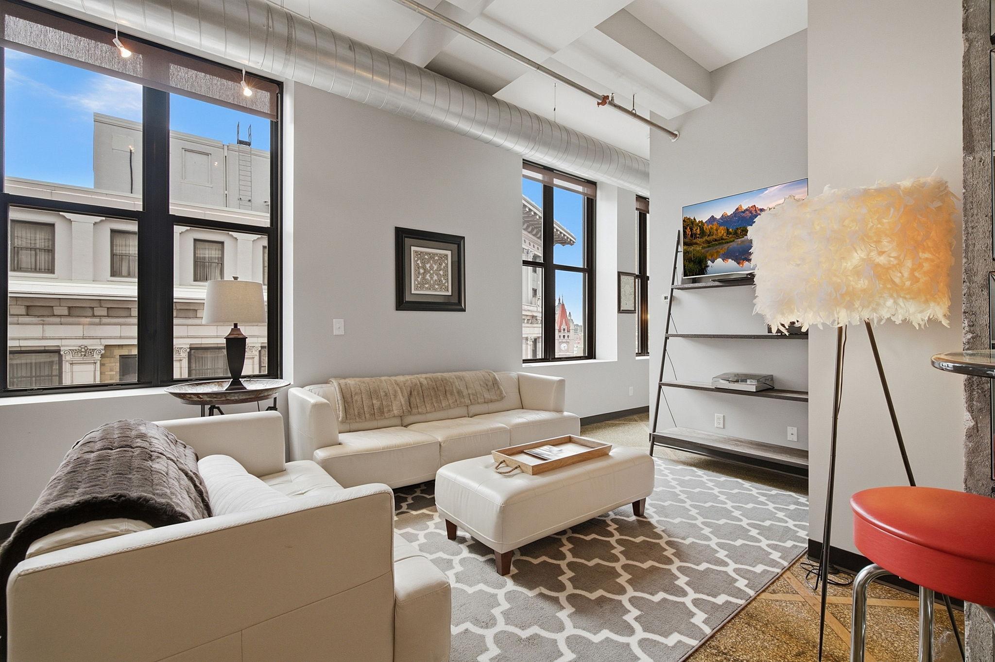 350 Saint Peter Street 1102