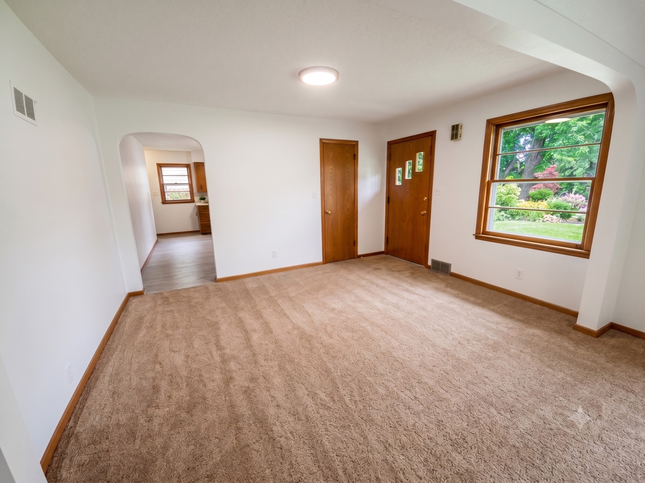 301 S Walnut Street - Photo 4