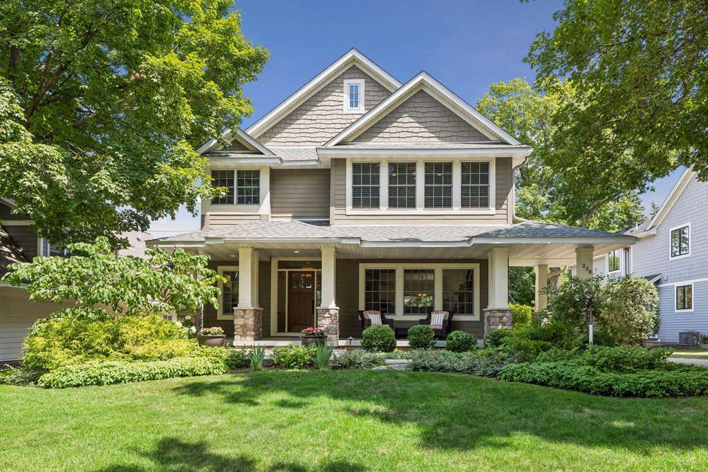Photo of 238 Broadway Avenue N, Wayzata, MN 55391 (MLS # 7083395)